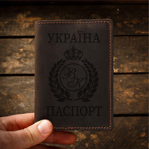 Шкіряна обкладинка на паспорт ручної роботи з гравіюванням
