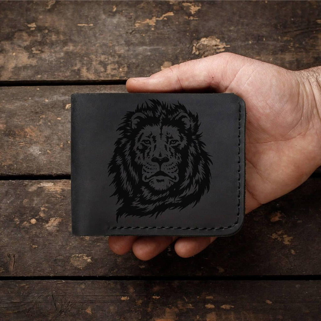 Шкіряний гаманець чоловічий з гравіюванням "Лев", гаманець ручної роботи